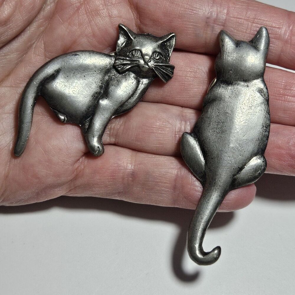 Pair of Cats Pewter Button Covers Front and Back View Marked Metzke 1992